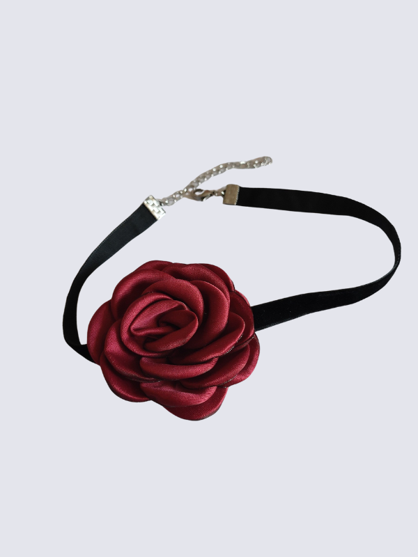 Manon camellia necklace