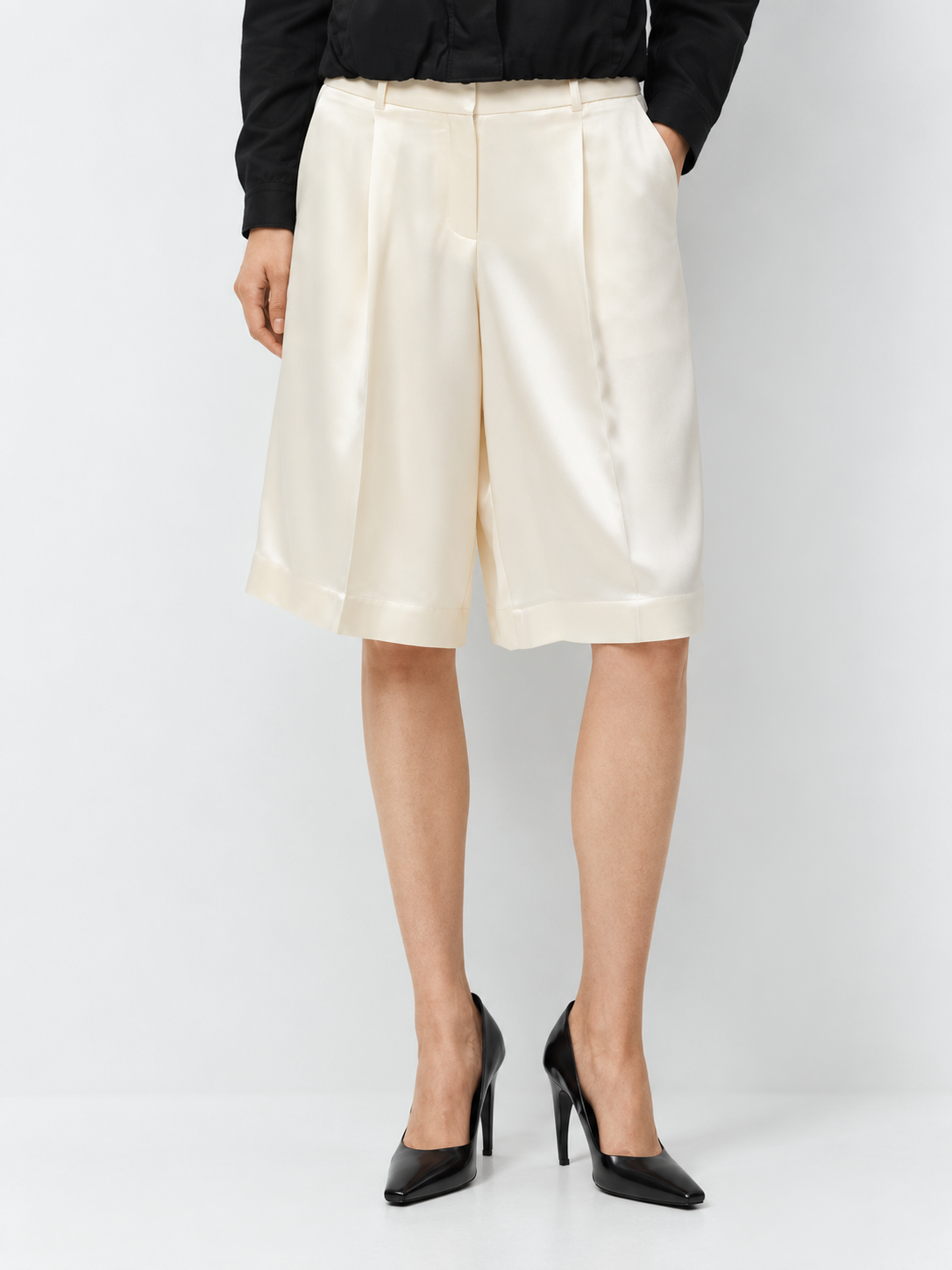 Aurela Shorts